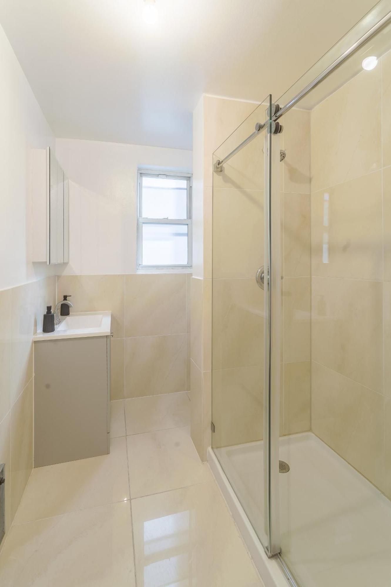 Steps To Times Square, Beyond The Edge, Empire State Building & More! Nova York