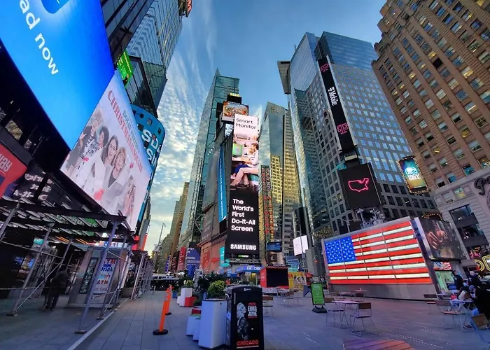 Stay Steps To Times Square, Beyond The Edge, Empire State Building & More!