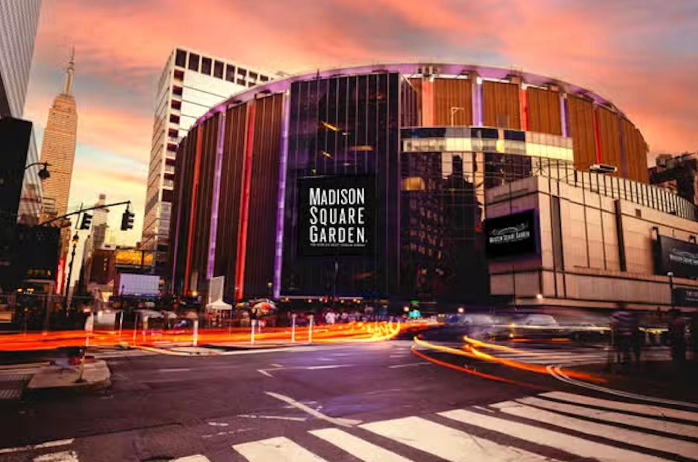 Steps To Times Square, Beyond The Edge, Empire State Building & More! Apartment