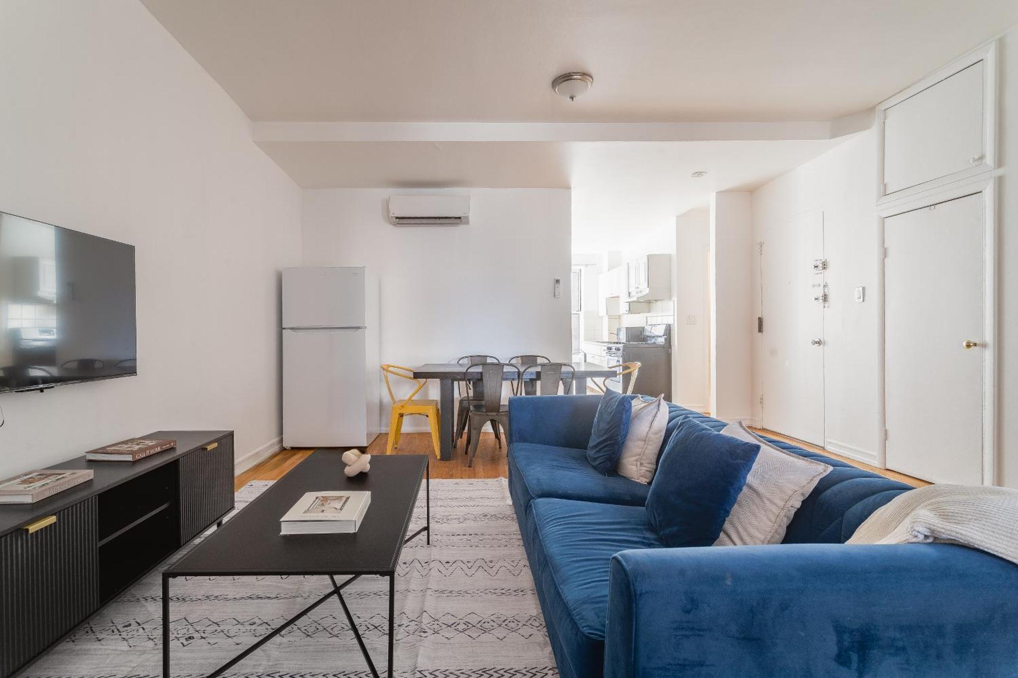 Steps To Times Square, Beyond The Edge, Empire State Building & More! Apartment