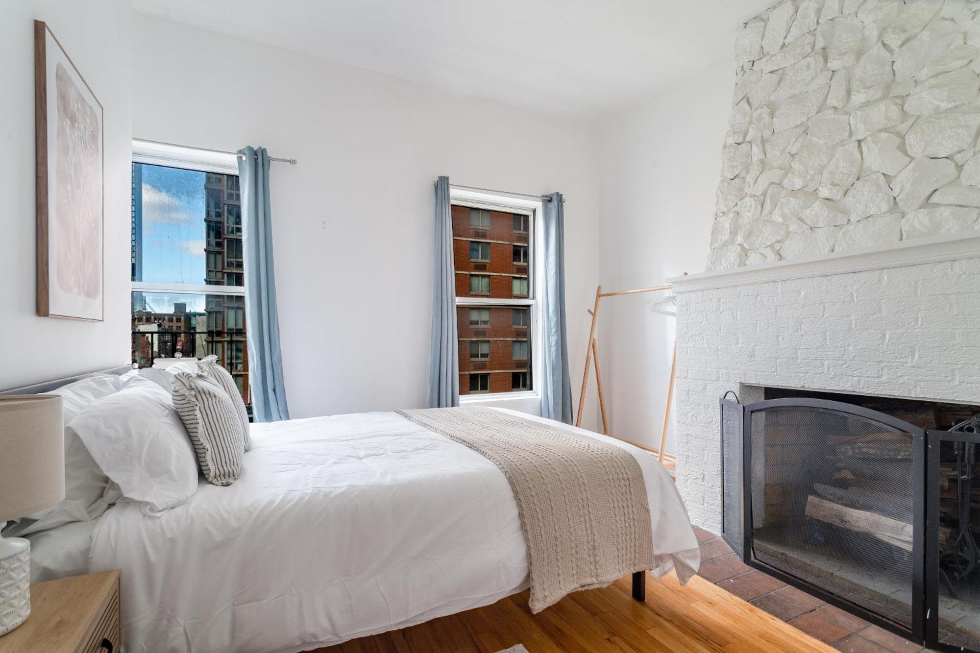 Apartment Steps To Times Square, Beyond The Edge, Empire State Building & More! *